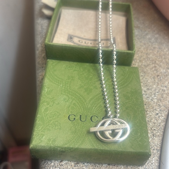 Interlocking g’s Gucci authentic necklace - Picture 2 of 4